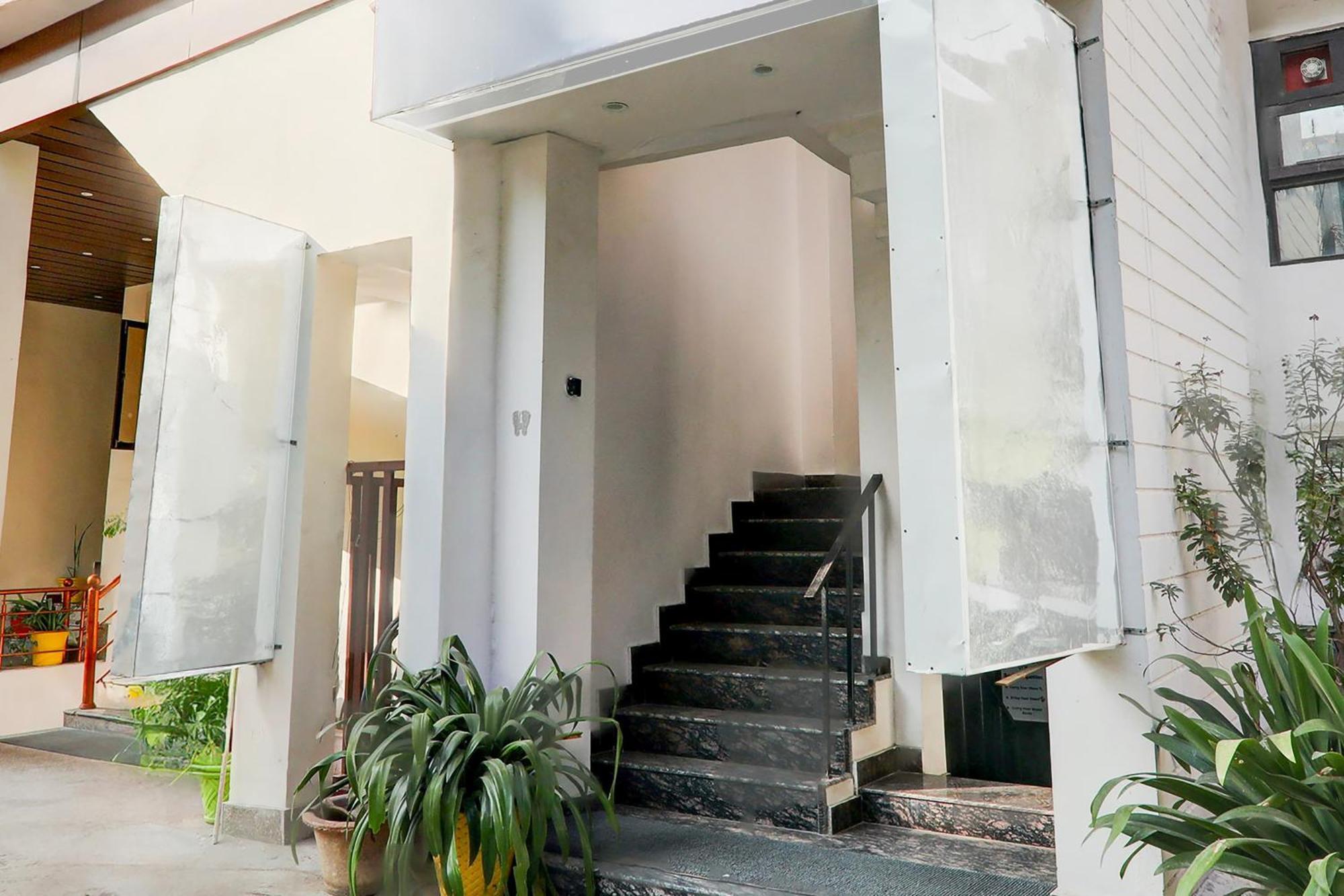 Super Hotel O Insaf Nagar Munshipuliya Formerly Vibrant Chinhat Exterior photo