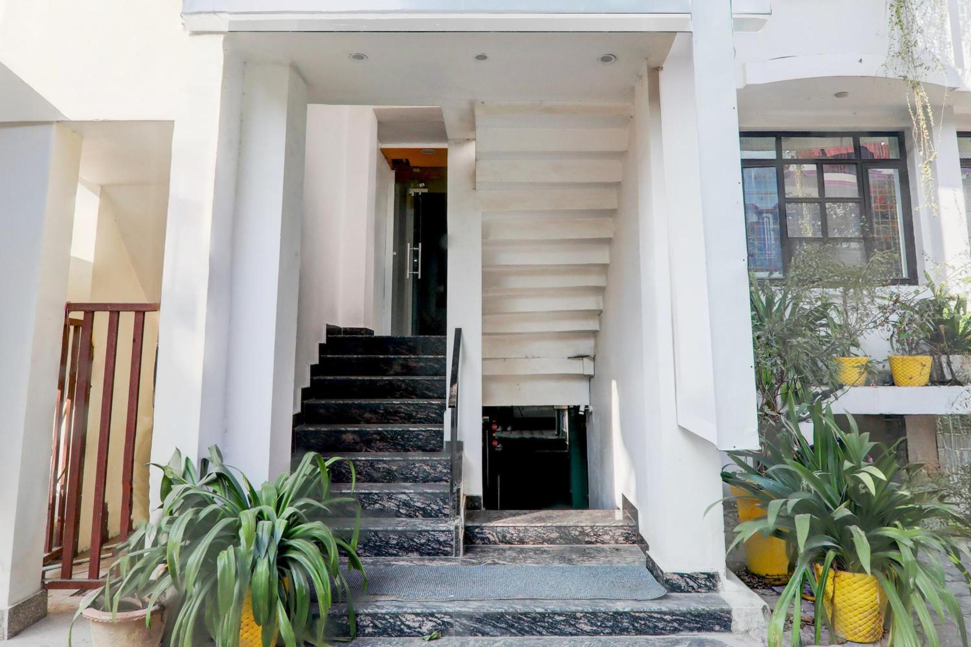 Super Hotel O Insaf Nagar Munshipuliya Formerly Vibrant Chinhat Exterior photo